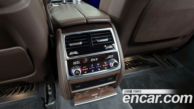 BMW 7-Series 750Li xDrive Premium