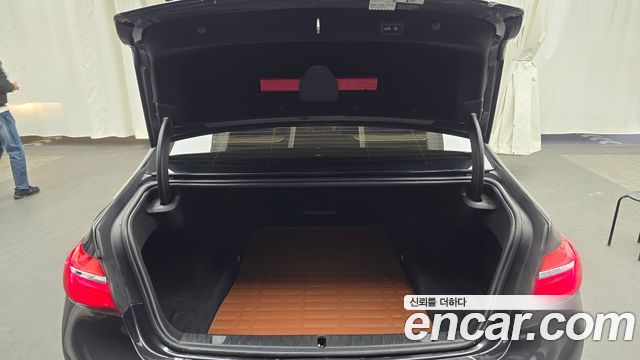 BMW 7-Series 750Li xDrive Premium