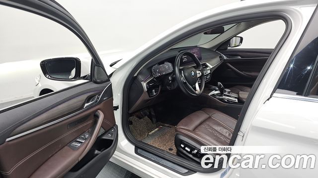 BMW 5-Series 530e Luxury