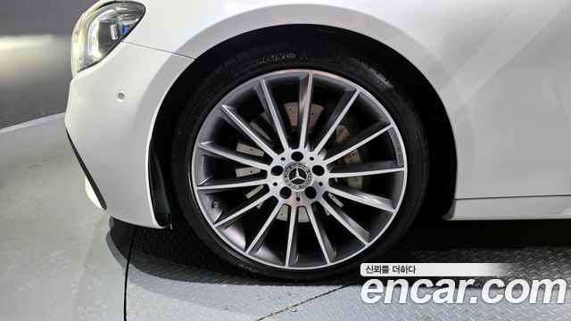 Mercedes-Benz E-Class E350 4MATIC AMG Line