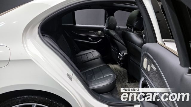 Mercedes-Benz E-Class E350 4MATIC AMG Line