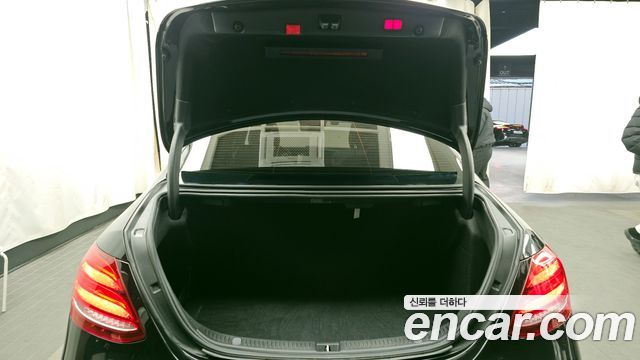 Mercedes-Benz E-Class E350 4MATIC AMG Line