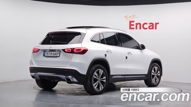 Mercedes-Benz GLA-Class GLA220