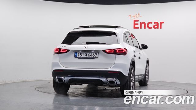 Mercedes-Benz GLA-Class GLA220