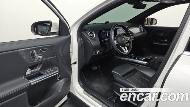 Mercedes-Benz GLA-Class GLA220