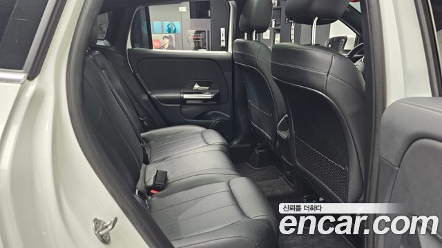Mercedes-Benz GLA-Class GLA220