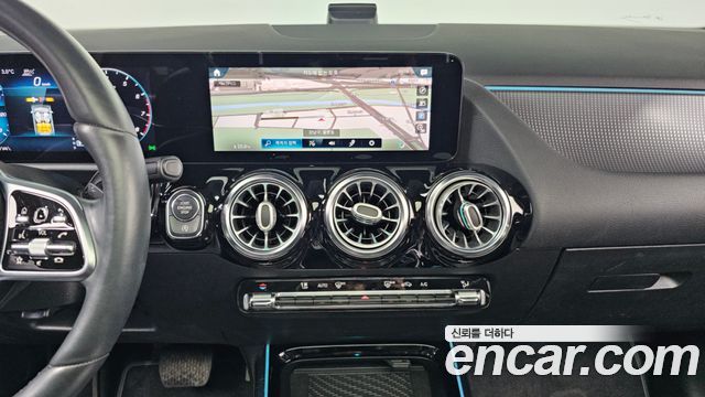 Mercedes-Benz GLA-Class GLA220