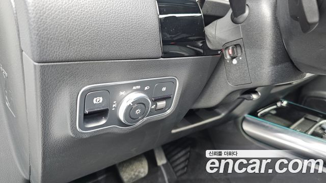 Mercedes-Benz GLA-Class GLA220