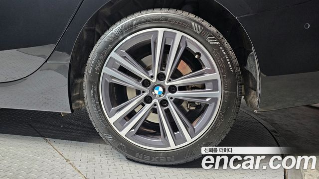 BMW 2-Series 220i Advantage