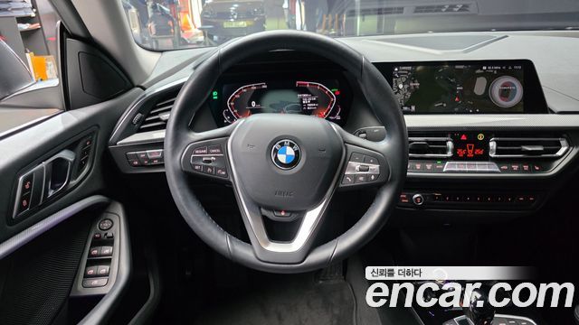 BMW 2-Series 220i Advantage