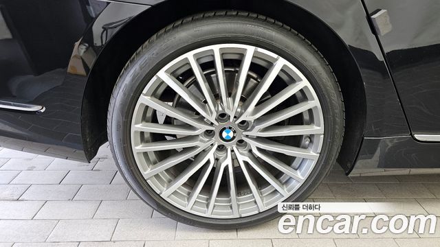BMW 7-Series 740Li xDrive Design Pure Excellence