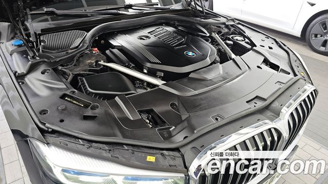 BMW 7-Series 740Li xDrive Design Pure Excellence