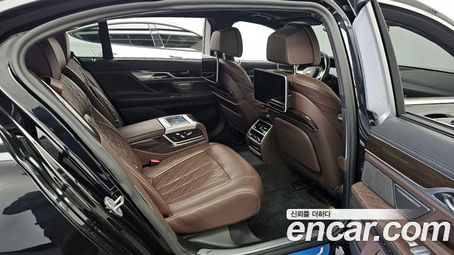 BMW 7-Series 740Li xDrive Design Pure Excellence