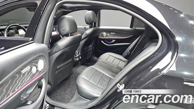 Mercedes-Benz E-Class E350 4MATIC AMG Line
