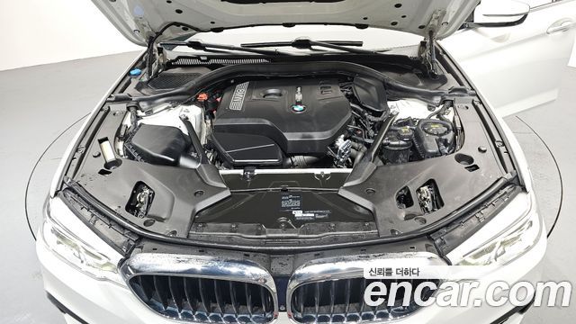 BMW 5-Series 530i M Sport Package Plus