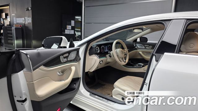 Mercedes-Benz CLS-Class CLS300d AMG Line