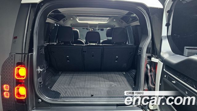 Land Rover Defender 110 D250 SE