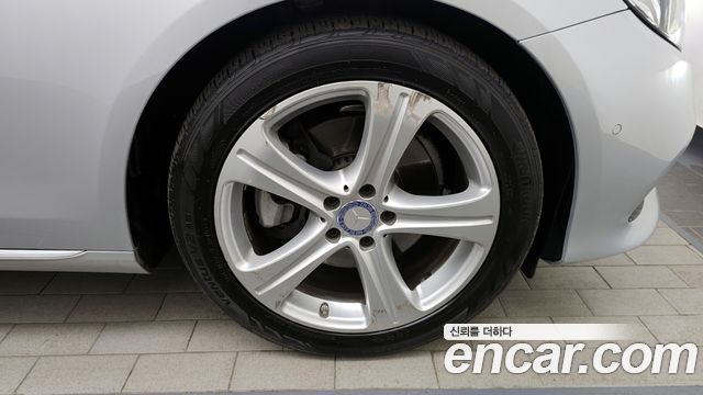 Mercedes-Benz E-Class E200 Avantgarde