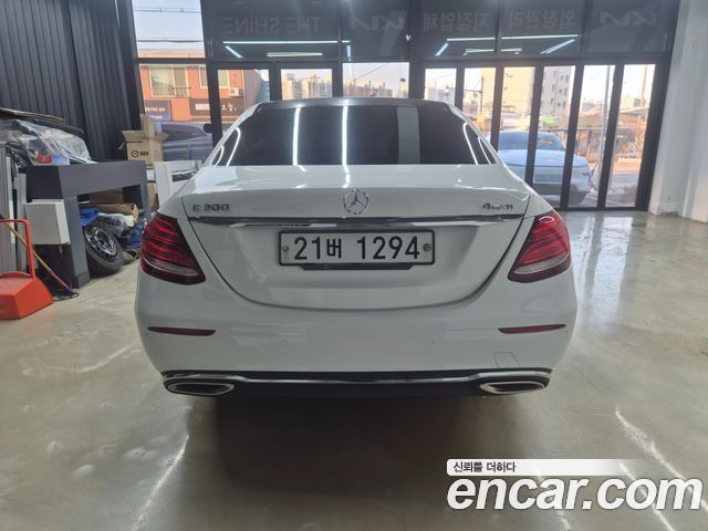 Mercedes-Benz E-Class E300 4MATIC AV Intelligent Drive