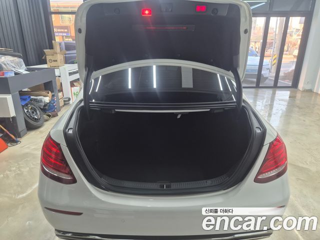 Mercedes-Benz E-Class E300 4MATIC AV Intelligent Drive