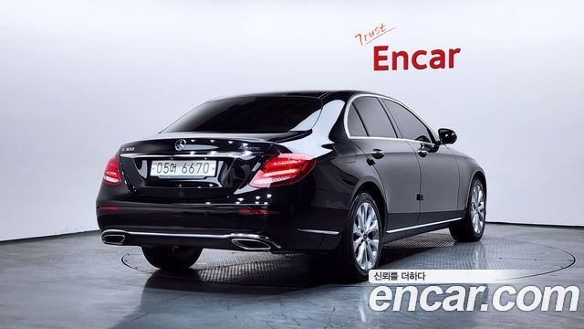 Mercedes-Benz E-Class E300 4MATIC Exclusive