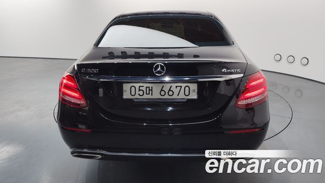 Mercedes-Benz E-Class E300 4MATIC Exclusive