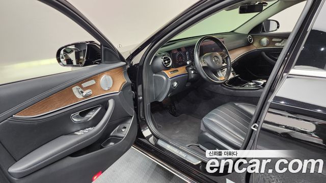 Mercedes-Benz E-Class E300 4MATIC Exclusive