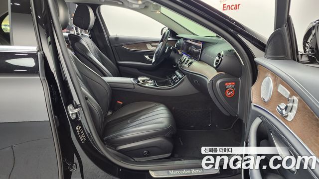 Mercedes-Benz E-Class E300 4MATIC Exclusive