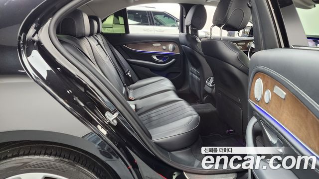 Mercedes-Benz E-Class E300 4MATIC Exclusive
