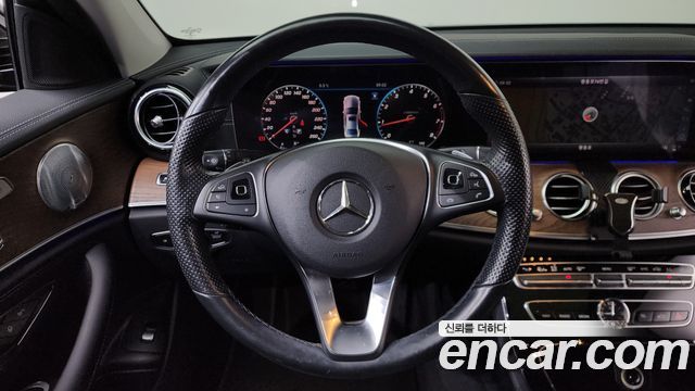 Mercedes-Benz E-Class E300 4MATIC Exclusive