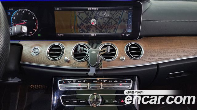 Mercedes-Benz E-Class E300 4MATIC Exclusive
