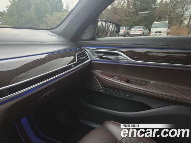 BMW 7-Series 740Li xDrive Design Pure Excellence