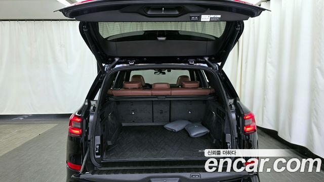 BMW X5 M50d First Edition