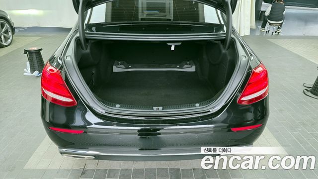 Mercedes-Benz E-Class E200 Avantgarde