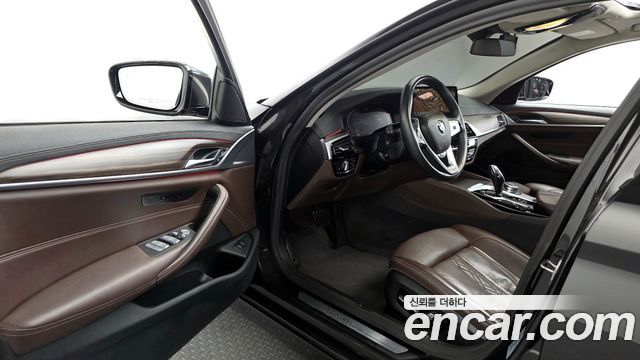 BMW 5-Series 523d Luxury