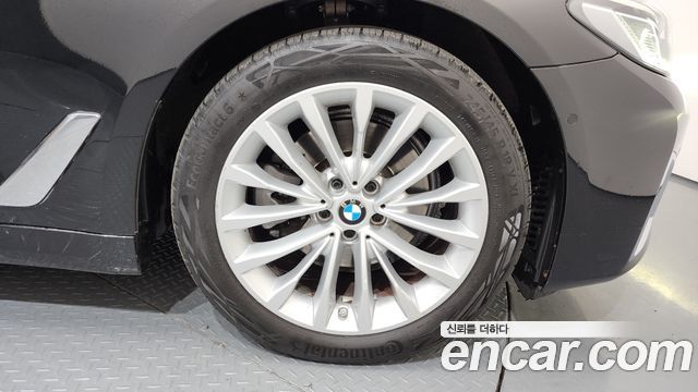 BMW 5-Series 520i Luxury