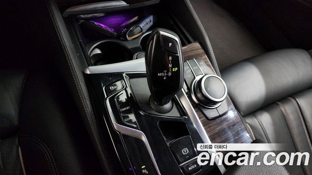 BMW 5-Series 520i Luxury
