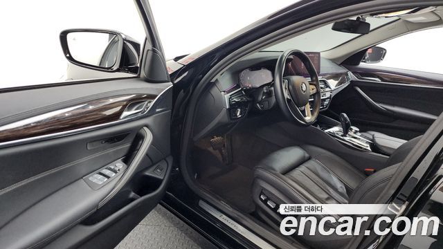 BMW 5-Series 520i Luxury