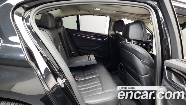 BMW 5-Series 520i Luxury