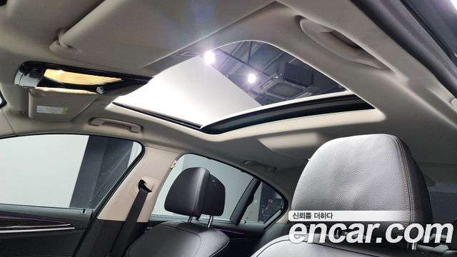 BMW 5-Series 520i Luxury