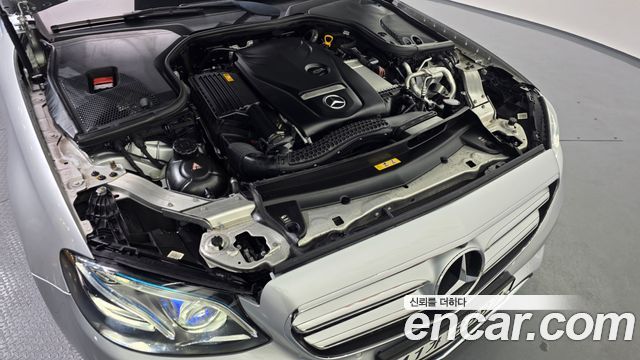 Mercedes-Benz E-Class E300 4MATIC Avnatgarde
