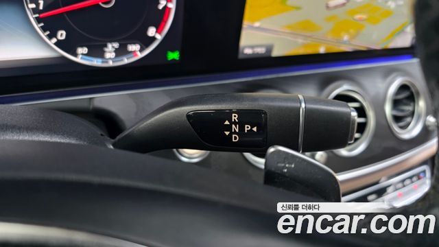 Mercedes-Benz E-Class E300 4MATIC Avnatgarde