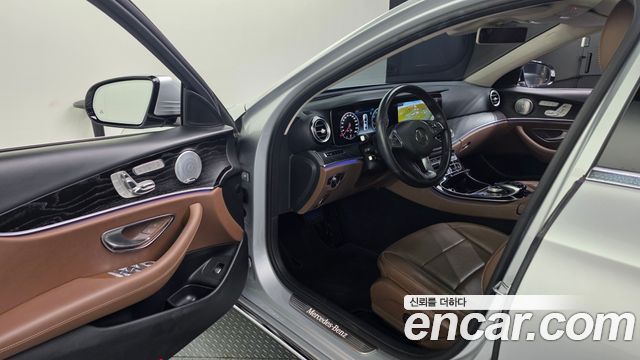 Mercedes-Benz E-Class E300 4MATIC Avnatgarde