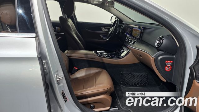 Mercedes-Benz E-Class E300 4MATIC Avnatgarde