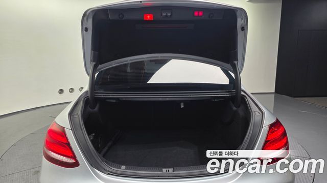 Mercedes-Benz E-Class E300 4MATIC Avnatgarde