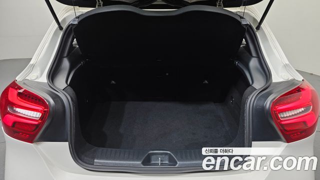 Mercedes-Benz A-Class A200