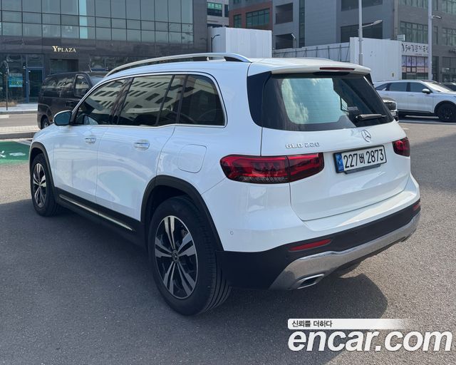 Mercedes-Benz GLB-Class GLB220