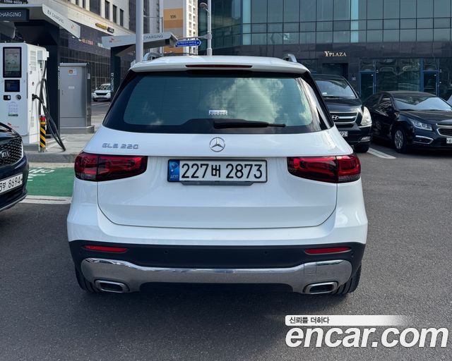 Mercedes-Benz GLB-Class GLB220