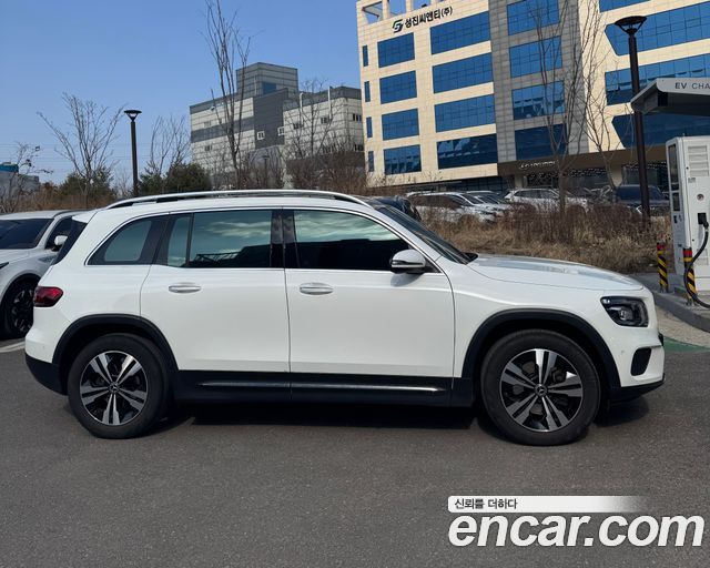 Mercedes-Benz GLB-Class GLB220
