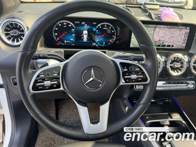 Mercedes-Benz GLB-Class GLB220
